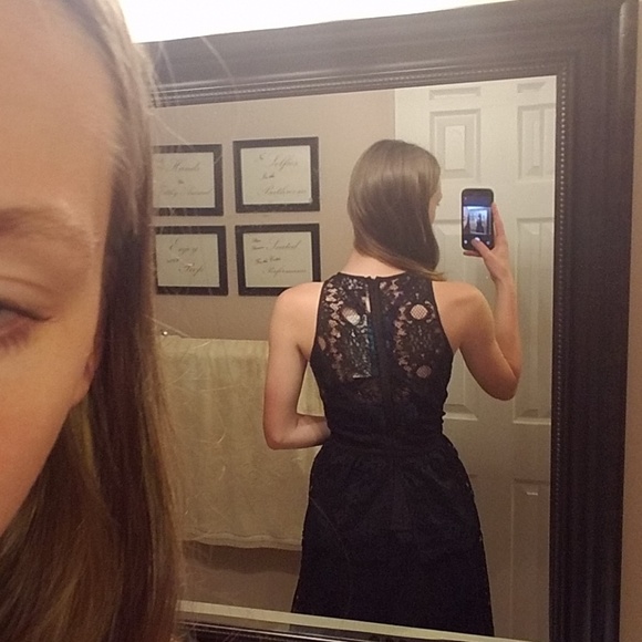 Black lace dress - Picture 4 of 4